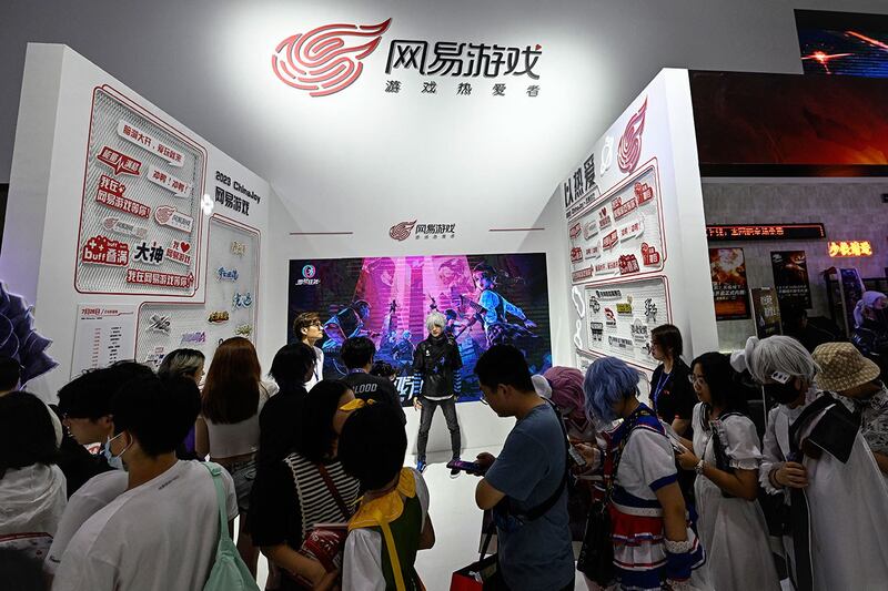 图为2023年7月28日,网易游戏展台在上海举办的中国国际数码互动娱乐展览会上。(法新社图片)