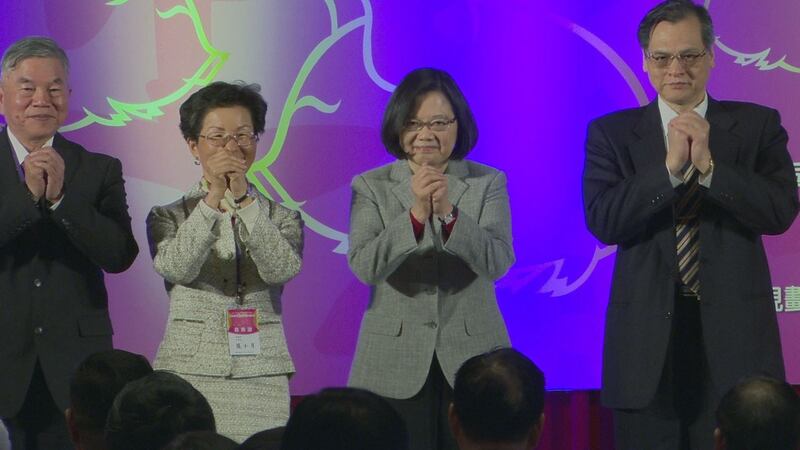 2019年2月11日总统蔡英文(右二)、陆委会主委陈明通(右一)、海基会董事长张小月(左二)11日向台商贺年。(资料照、记者李宗翰摄)