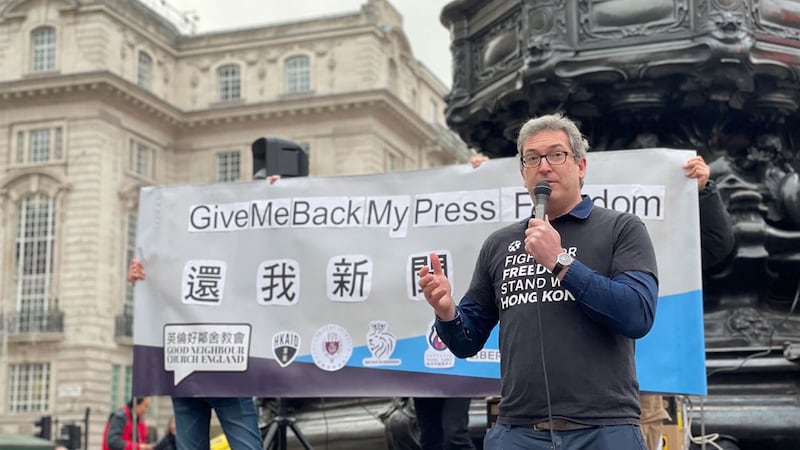 2022年1月15日,一直关注香港情况的非政府组织“香港监察”(Hong Kong Watch)创办人罗杰斯(Benedict Rogers)在一场声援香港新闻自由的活动中讲话。(资料照/记者吕熙摄)