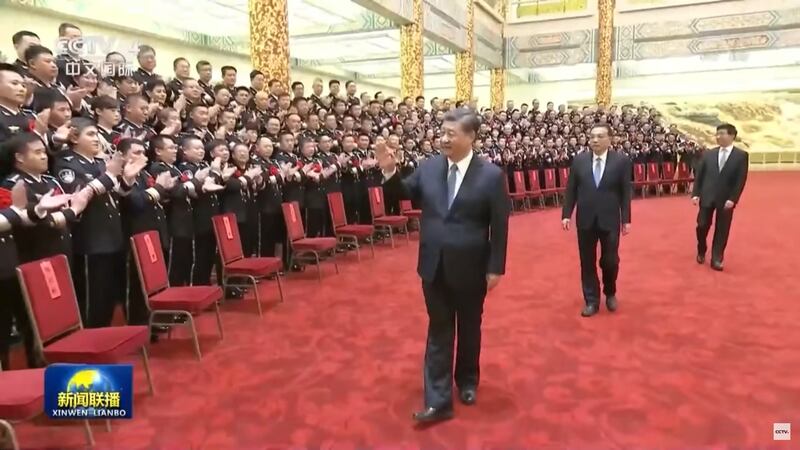 近平25日出席全国公安系统英雄模范立功集体表彰大会。(央视新闻截图)