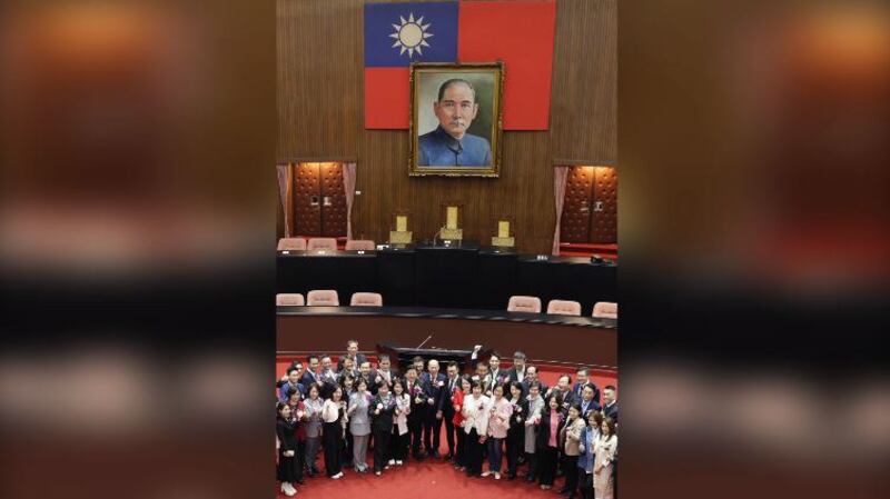 国民党拿下台湾的国会第一大党地位,韩国瑜顺势拿下立法院长宝座。(法新社)