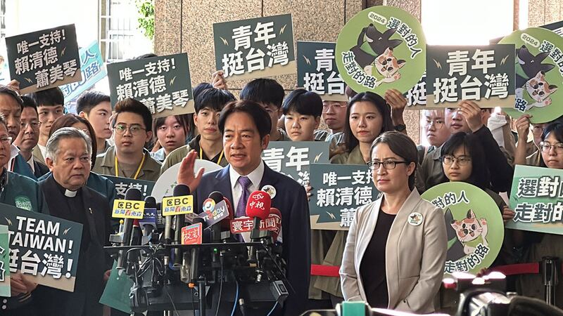 民进党籍“赖萧配”21日登记后,总统候选人赖清德发表简短讲话。(记者夏小华摄)