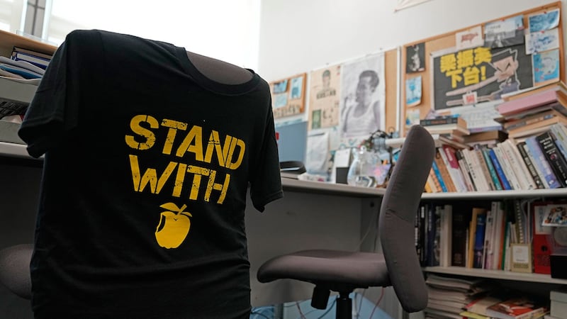 2021 年 6 月 17 日,副社长陈沛敏在香港苹果日报总部的办公室。 (美联社)