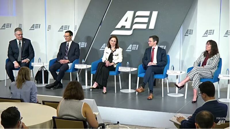 华盛顿智库美国企业研究所(AEI)本周三(7月24日)就国务卿布林肯与防长奥斯汀此次出访举行研讨会。(AEI视频截图)
