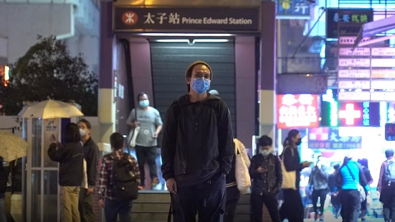 王茂俊去年接受本台专访时,回到太子站忆述8.31事件恍如恐怖袭击。(邓颖韬 摄)