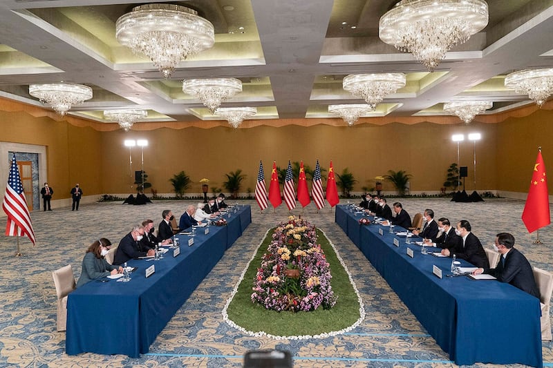 2022年11月14日,美国总统拜登与中国国家主席习近平在印尼20国峰会外围举行面对面会谈。(美联社)