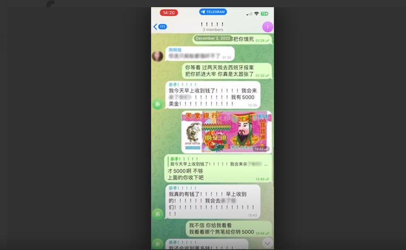 蘇雨桐、王靖渝和第三者之間的短信交流，第三者威脅要傷害他們，並說他是收了錢才這麼做的。 （圖源：王靖渝）