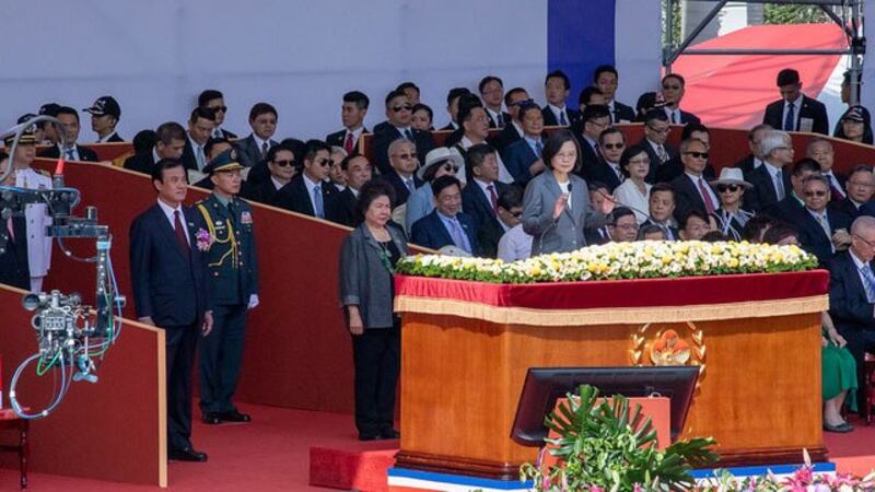 蔡英文在总统府前发表国庆讲话。(总统府提供)