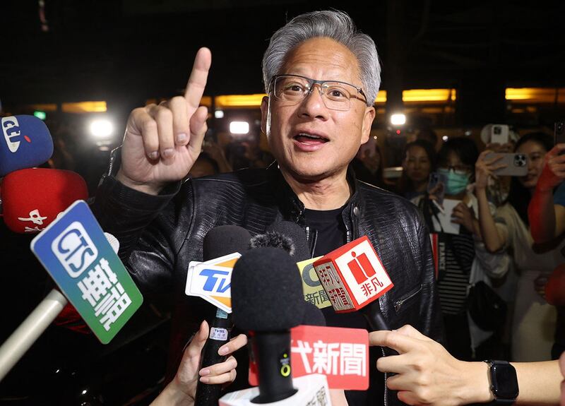 2024年5月29日,英伟达(NVIDIA)执行长黄仁勋在台北接受媒体采访。(STR / CNA / AFP)