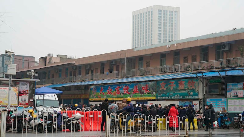多个民众感染武汉肺炎的一个武汉农贸市场。(美联社)