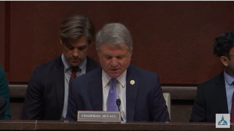 美国众议院外委会主席迈克尔·麦考尔(Michael McCaul)在听证会上表示,先进技术是大国战略竞争取胜的关键,中共将科技作为其军事和监视国家的机器,这一目标和行动对美国及盟国的安全利益构成"明显且现实的威胁"。 (视频截图)