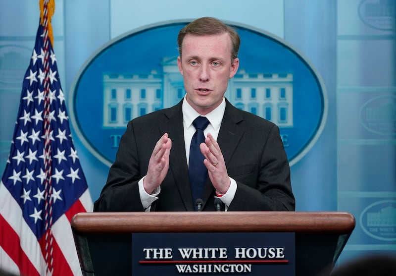 美国白宫国家安全顾问杰克∙沙利文(Jake Sullivan)在12月12日的记者会上表示,美国将在峰会上宣布,未来三年内向非洲投入550亿美元,这些资金将分布在经济、卫生和安全等广泛领域,以应对"这个时代的核心挑战"。(美联社图片)