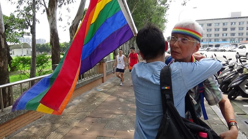 不少男同性恋者一看到“老祁”、“祁大哥”就先抱住再说。（记者夏小华摄）