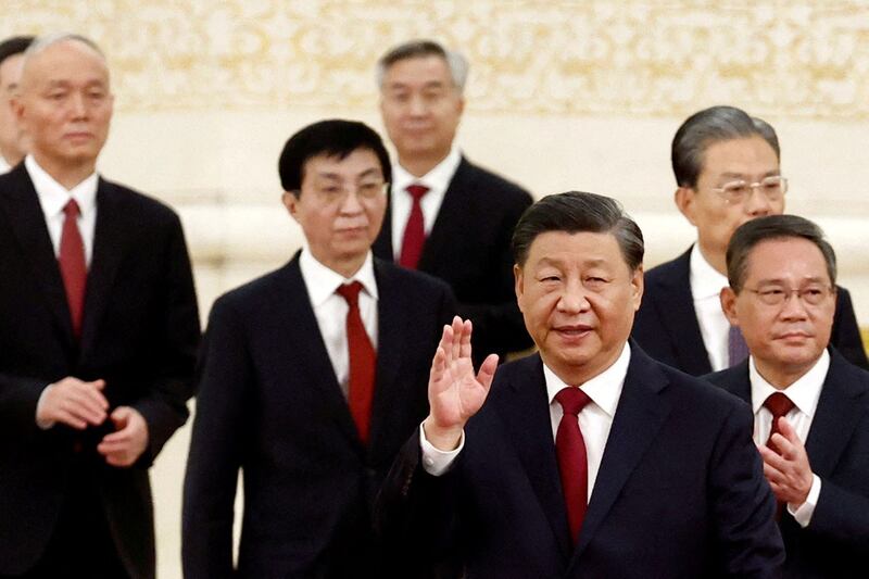 2022年10月23日,中共二十大后,新一届中央政治局常委习近平、李强、王沪宁等抵达人民大会堂会见媒体。(路透社)