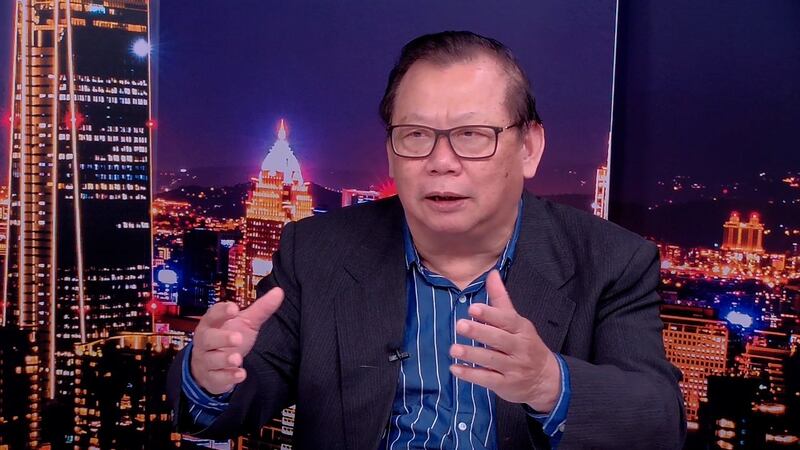 台军退役政战上校黄澎孝与习近平同年纪。他说，有生之年看不到中国攻打台湾。(截图自节目)