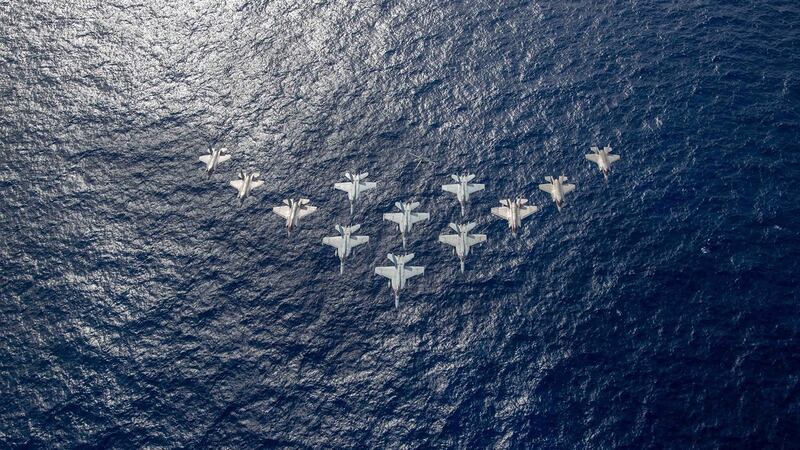 三航舰舰载机编队飞行。(脸书图片/U.S. Pacific Fleet/U.S. Navy)