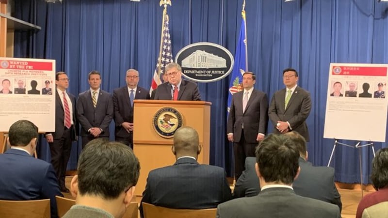 美国司法部2020年2月10日召开记者会,起诉四名中国解放军并发出通缉令,他们涉嫌窃取近一亿五千万笔美国民众的个人资料。(自由亚洲电台记者郑崇生华盛顿摄)