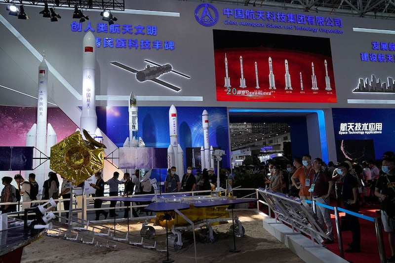 2021年9月29日,珠海航展中中国航天科技集团公司所展示的太空火箭。(美联社)