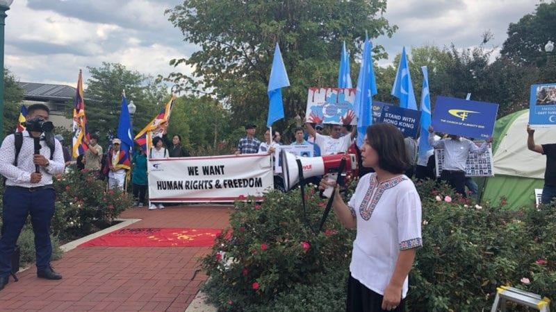 2019年9月29号,在中国驻美国首都华盛顿的大使馆门前,举行了“反对赤纳粹、声援自由香港集会”。(申铧拍摄)