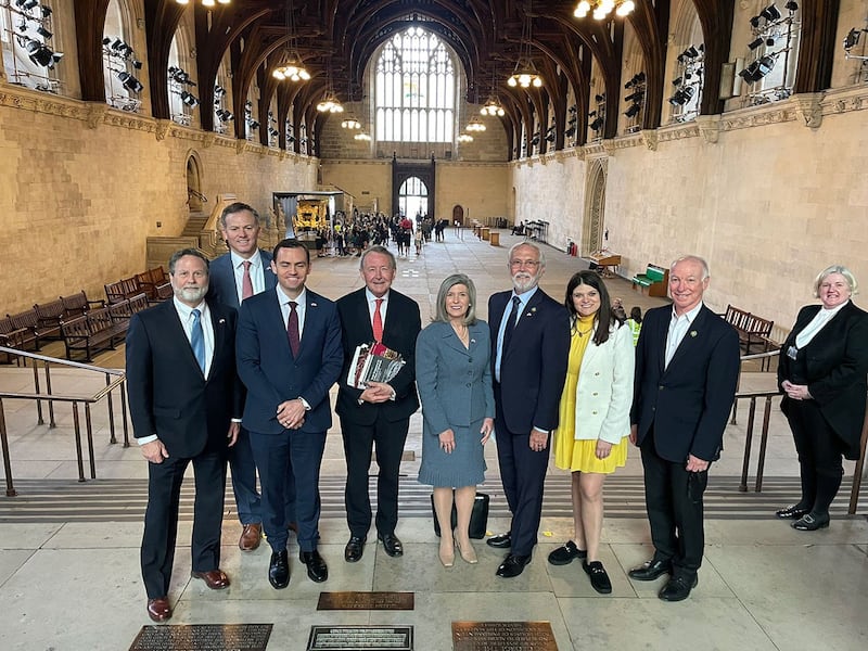 美国国会代表团周五(19日)早上在伦敦和8位英国议员会面近一小时,被外界视为英美对华鹰派议员联手抵抗中共的表态。 (对华政策跨国议会联盟(IPAC)提供)