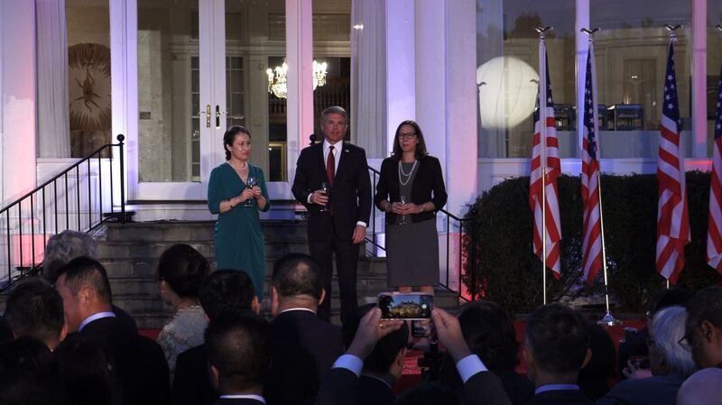 10月4日,台湾驻美代表萧美琴、美国在台协会主席罗森伯格(Laura Rosenberger)及美国众议院外交事务委员会主席麦考尔(Michael McCaul)出席“双十”国庆酒会。(Jim拍摄 / RFA)