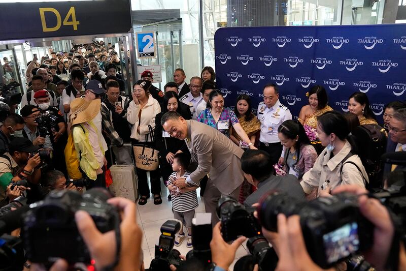 2023年9月25日抵达曼谷的部分中国游客受到泰国总理的迎接