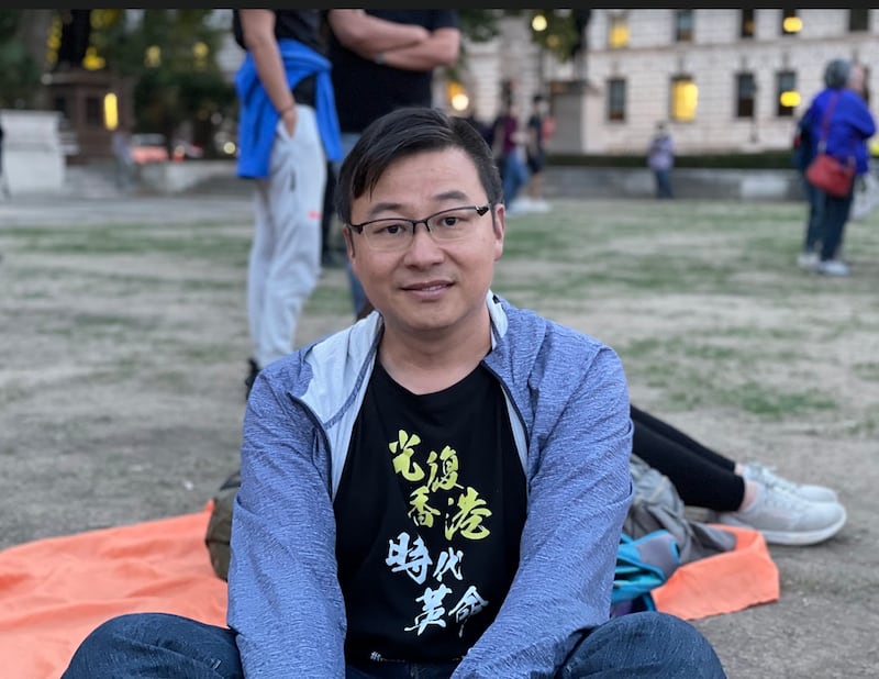 梁先生移民英国前任职警队以外的香港纪律部队。他表示香港警察在“831事件”中的处理手法,彻底违反了纪律部队守则,形容是“非法使用武力”,绝对不能接受。 (吕熙摄)