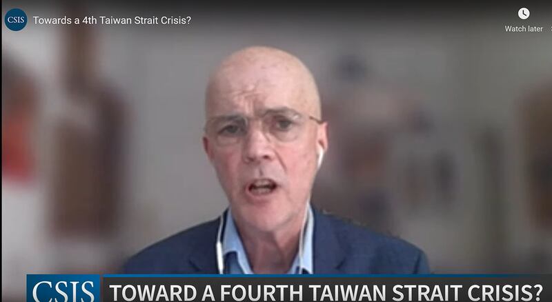 美国战略咨询公司FGS Global的顾问合伙人、前美国驻华大使馆公使衔政务参赞柯有为(William Klein)当天在这场题为“走向第四次台海危机?”的研讨会上说,他并不认为佩洛西访台会直接导致美中陷入军事冲突。(视频截图)