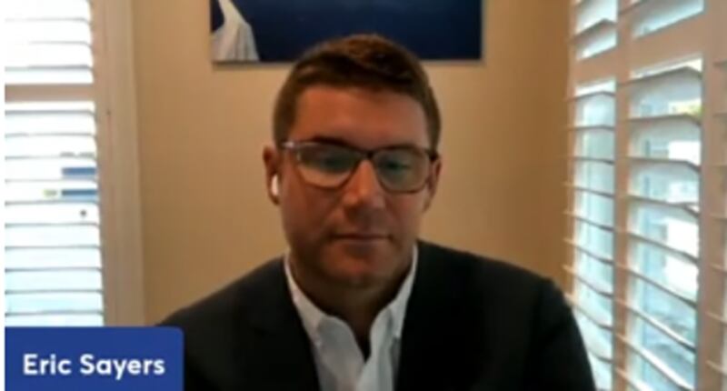 美国的灯塔全球战略咨询公司印太业务负责人赛耶兹( Eric Sayers)认为,行政令的出台向美国盟友及合作伙伴释放了强烈信号。(视频截图/CNAS)