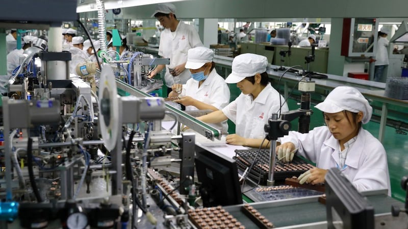 根据中国统计局27日公布最新数据显示,一季度工业企业实现利润同比下降36.7%,外商及港澳台商投资企业实现利润总额,更是大幅下滑近五成(46.9%)。(法新社资料图片)