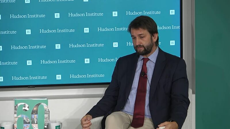 太平洋国际论坛的印太外交与安全政策资深主任约翰·海明斯(John Hemmings)表示,习近平的数字中国战略,国内大循环为主体、国内国际双循环的经济发展理论,以及从长期来讲要与美国脱钩的战略等,都显示中国迈向冷战的趋势。(视频截图)