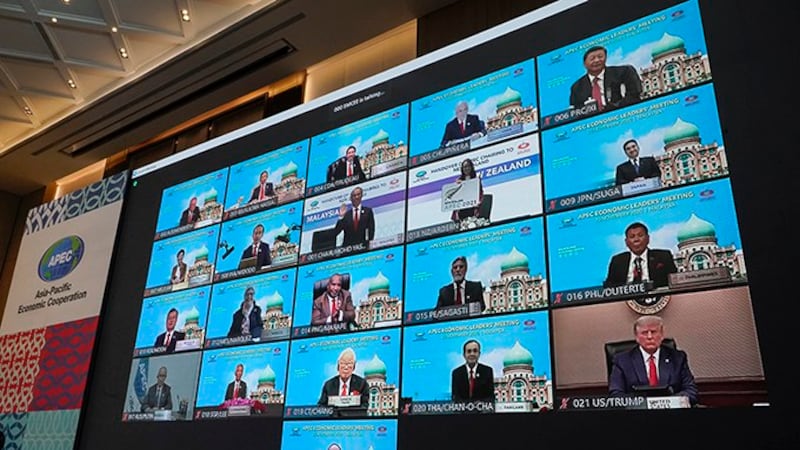 中国领导人习近平(右上角)本周五在APEC上首度表态,中国希望加入CPTPP,即“全面与进步跨太平洋伙伴关系协定”。(美联社)