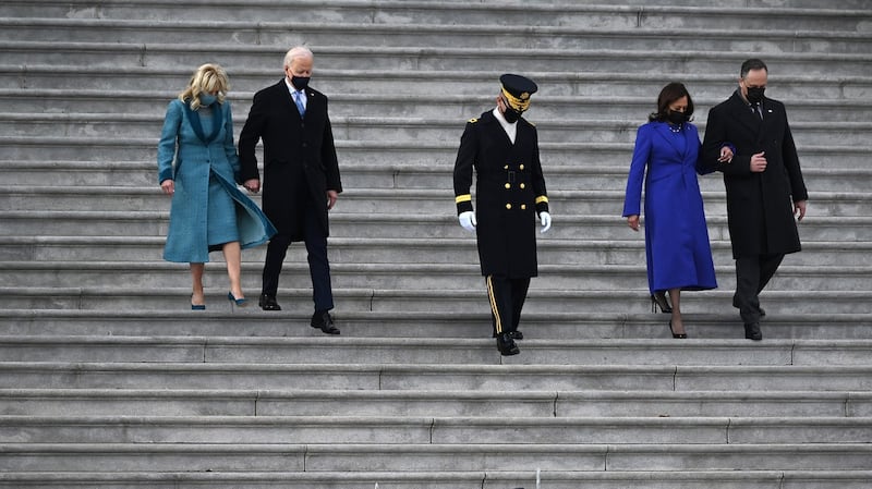 美国民主党的约瑟夫·拜登和卡玛拉·哈里斯(又称贺锦丽)2021年1月20号宣誓就任新一任的美国总统和副总统。(AFP)
