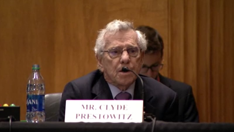 美国经济战略研究所创始人兼总裁克莱德·普雷斯托维茨(Clyde Prestowitz)更直言:“只要中国共产党统治中国,虽然他们可能采取不同手段,但其根本方式和理念不会改变。”(视频截图)