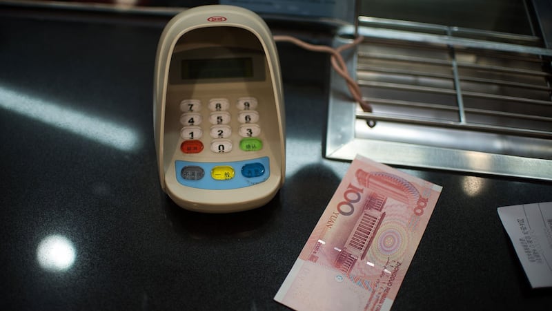 受新冠疫情冲击,中国今年第一季度的经济活动一度陷入瘫痪。官媒披露,中部省份县市财政收入大跌一半以上,甚至不足以支付工资。(法新社资料图片)