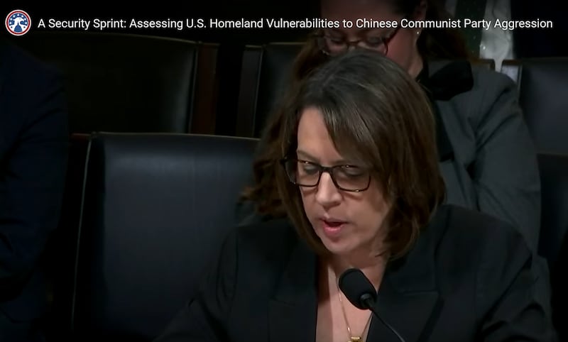 美国联邦调查局负责反情报工作的副助理局长墨菲(Jill Murphy)在听证会上指出,来自中国的情报和经济间谍威胁对美国的科技创新和经济安全构成最大且长期性威胁。(视频截图/美国众议院官网)