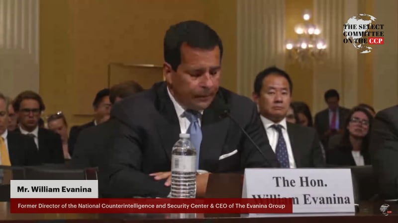 美国国家反情报与安全中心前主任威廉·伊凡尼纳(William Evanina)在听证会上指出,中国施加的全面威胁是最复杂、最有害、最具侵略性的威胁,被动应对这一威胁已不再是美国的最佳选择。(视频截图/美国与中国共产党战略竞争特设委员会官方推特)