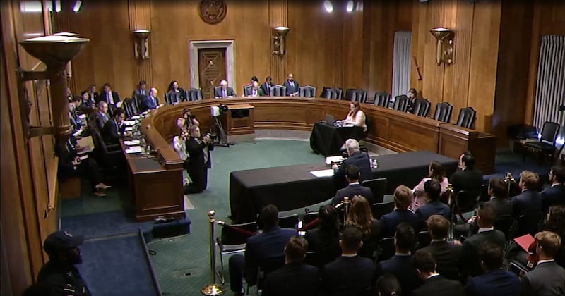 美国参议院外交关系委员会2024年7月30日举办"与中华人民共和国的战略竞争:评估美国在印太地区以外的竞争力"(Strategic Competition with the People's Republic of China: Assessing U.S. Competitiveness Beyond the Indo-Pacific)的听证会。(视频截图/美国国会官网)