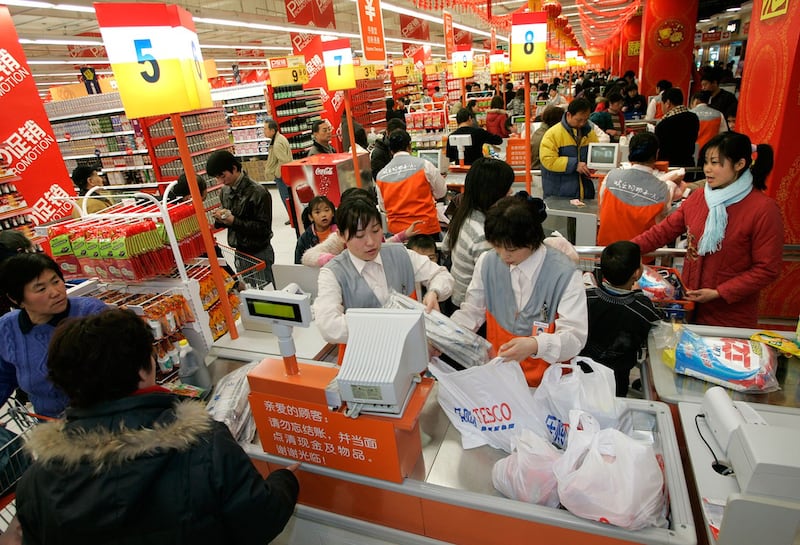 中国民间对家乐福撤出中国感到惋惜。网民认为将来提供安全食品的超市愈来愈少。图为北京一家乐福超市(资料图/路透社)