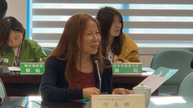 台湾流行病防疫专家何美乡呼吁WHO宣布全世界同时暂停国际流动。(记者夏小华摄)