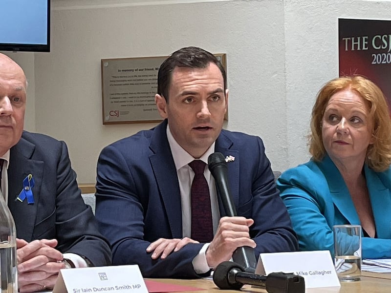 美国代表团团长加拉格尔(Mike Gallagher)表示,英美正共同面对中国的升级侵略,必须团结反击。 (吕熙摄)