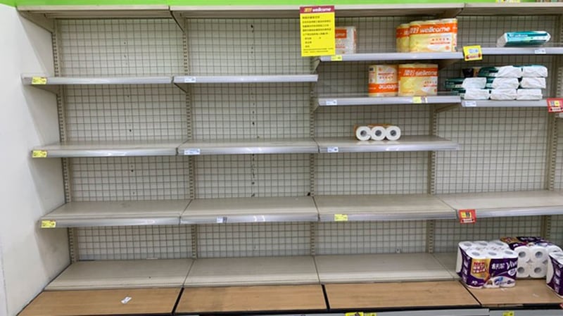 商场连续两天都出现抢购一空景象。(读者提供)