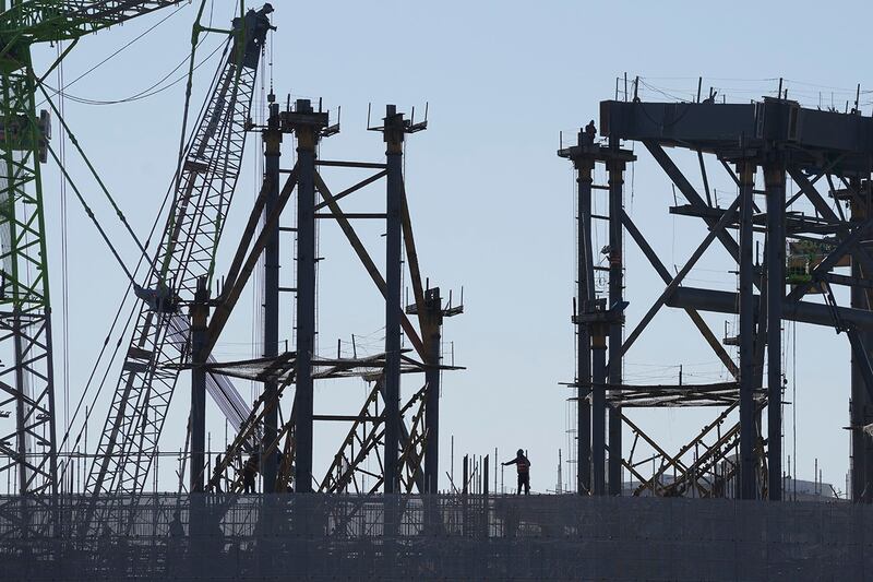 图为北京的一处建筑工地。中国经济面临巨大挑战,也导致民怨四起。(美联社图片)