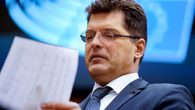 欧盟执委会官网发布的新闻稿中,欧盟危机管理执行委员雷纳希克(Janez Lenarcic)表示,在这个困难时刻,国际合作至关重要,欧盟高度赞赏台湾捐赠欧盟口罩所展现的团结、声援精神。(法新社图片)