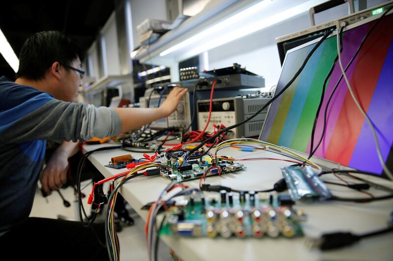 国家不救或救不了?紫光“蛇吞象”违约连环爆。(路透社)