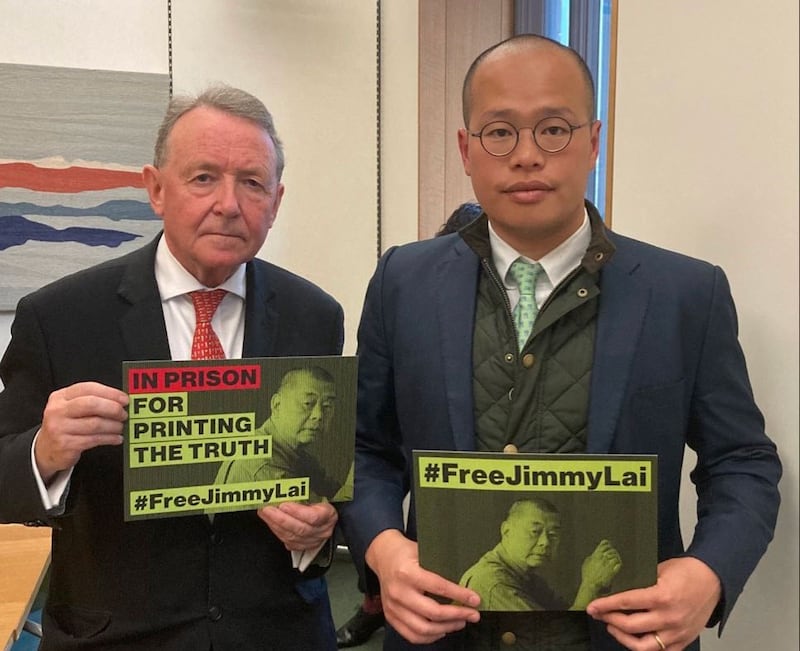 上议员奥尔顿(David Alton)向黎智英父子表达支持。 (奥尔顿推特截图)