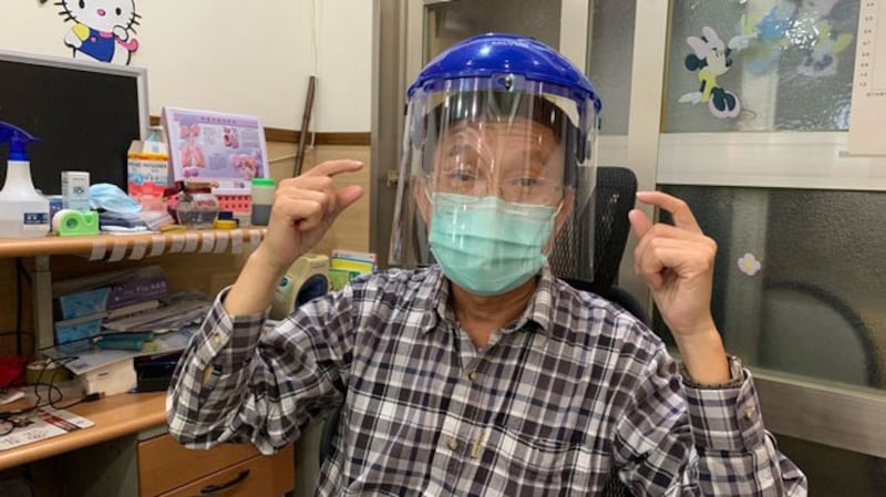 小儿科医师林应然谈第一线诊所医师如何因应疫情。(记者 黄春梅摄)