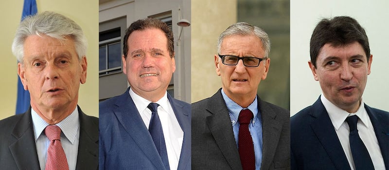 参访团将由李察(左)领队,成员包括两名小组副主席,共和党议员布瑞桑Max Brisson(左二)和社会党议员维里尼André Vallini(右二),以及中间派政党UDI的参议员、同时也是友台小组秘书卡迪克Olivier Cadic(右)。(组合图片/AFP)