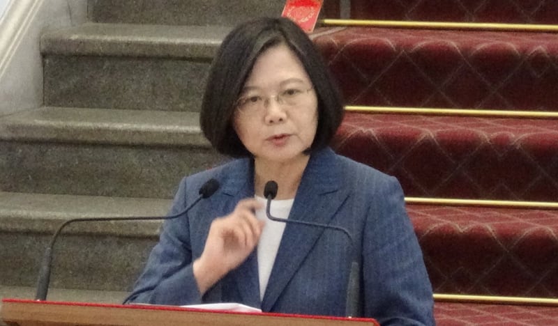 蔡英文亲上火线回应中国暂停陆客自由行政策。（记者夏小华摄）