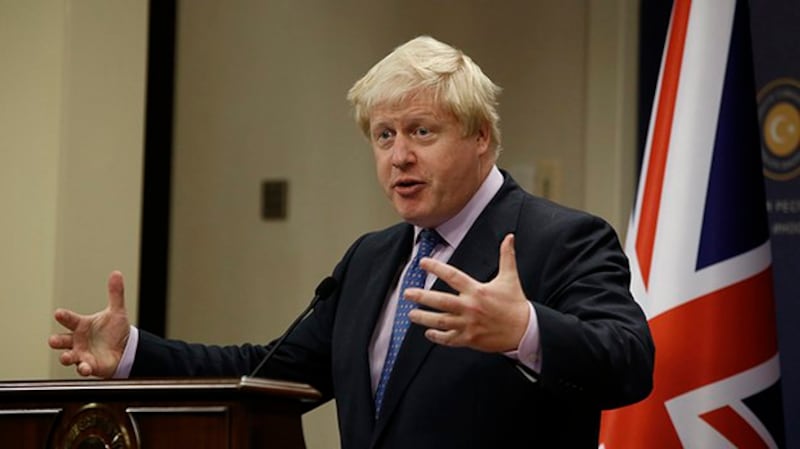 英国首相约翰逊表态,全力支持为维吾尔族穆斯林发声而遭到中国制裁的英国国会议员和其他人士。(AP)